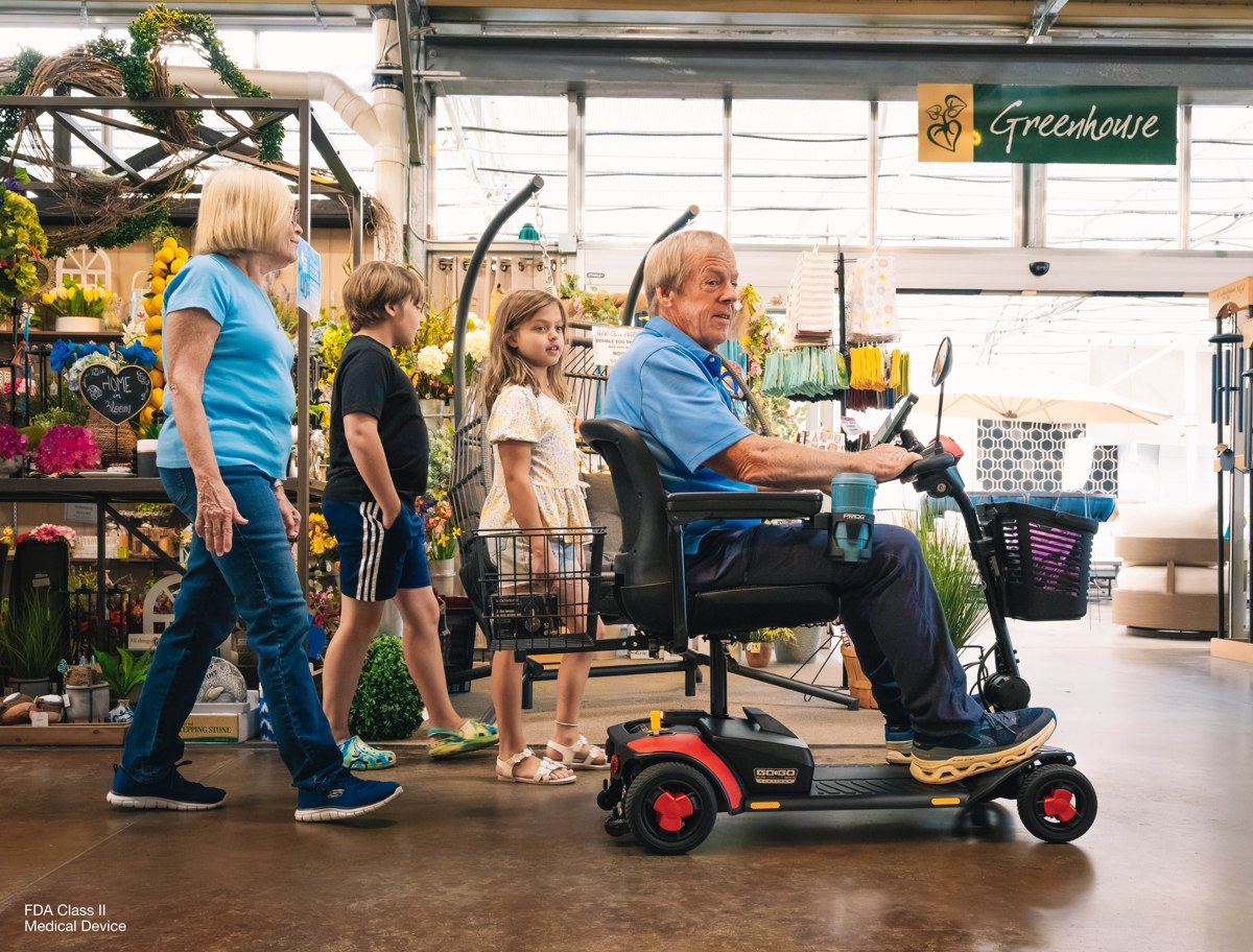 Pride Go Go Elite Traveller Gen 3 Platinum - lifestyle profile view
